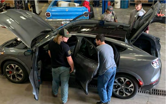 C & M Ford in Hallock MN